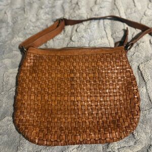 Elegant Woven Leather Shoulder Bag